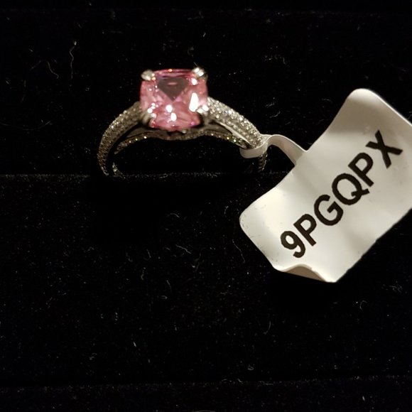 Beautiful Ring with Pink stone - Picture 3 of 5